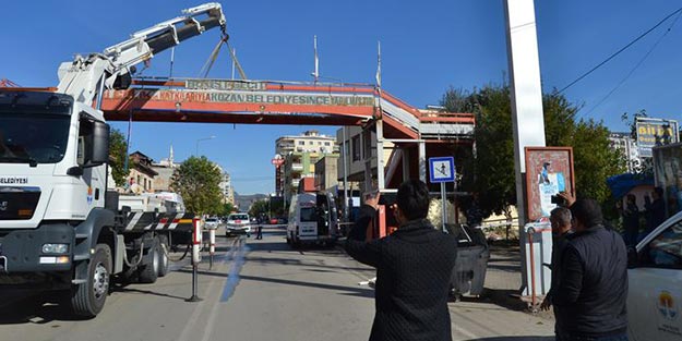 18 yıllık üst geçit, 'kullanılmıyor' diye kaldırıldı