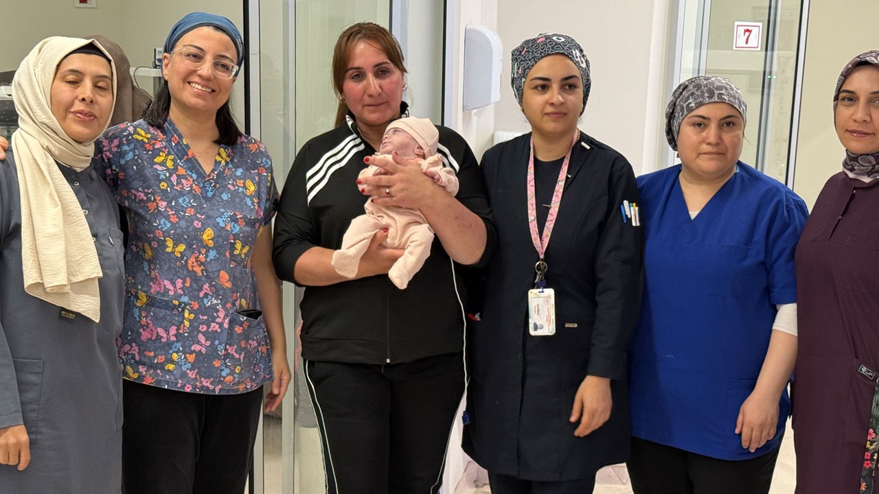 180 gün yaşam savaşı verdi, annesinin kucağına kavuştu