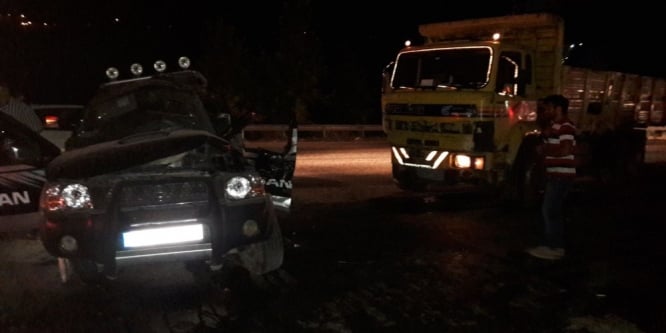 Kamyon ile pikap çarpıştı: 1 ağır 4 yaralı