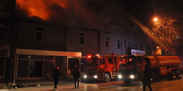 185 yıllık tarihi bina kül oldu!