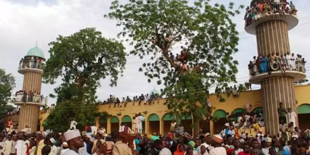 186 yıllık tarihi cami çöktü! Hayatını kaybedenler var