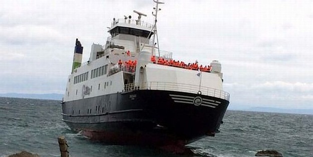 188 yolculu feribot karaya oturdu