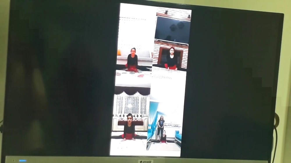 19 Mayıs koreografisini online sundular 