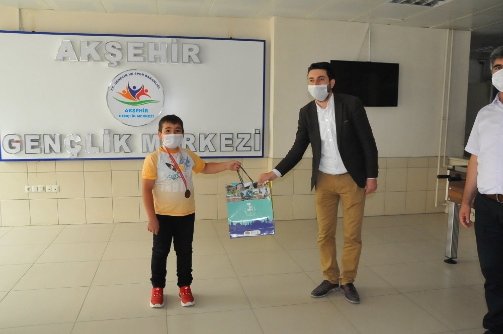 19 Mayıs Online Satranç Turnuvası’nda derece yapanlara ödülleri verildi 