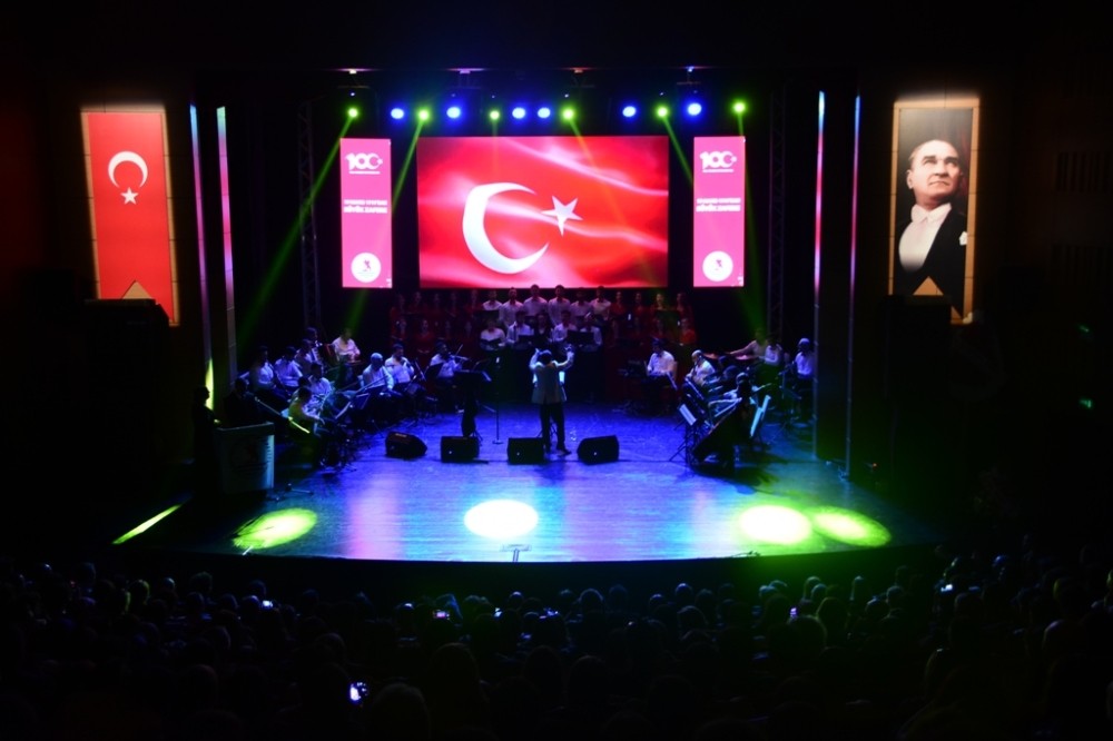 19 Mayıs’tan Büyük Zafere Sergisi ve Müzikali Samsunluları büyüledi 