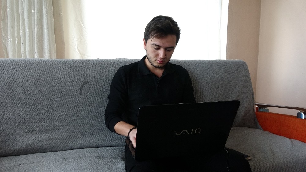 19 yaşındaki youtuber 6 ayda 25 bin lira kazandı 