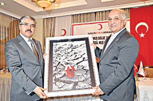 ‘Kızılay dualarla ayakta duruyor’