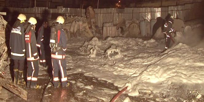 Ümraniye’de atık deposunda yangın çıktı