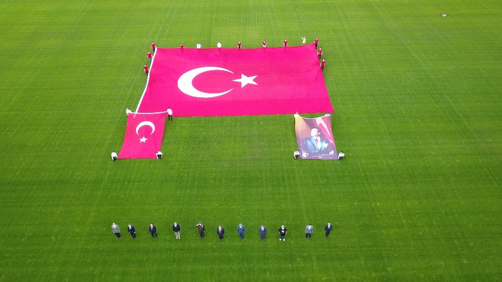 19.19’da İstiklal Marşı okuma etkinliği havadan görüntülendi 