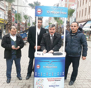 Karasu’da ‘örtüye özgürlük’ için imza yağdı