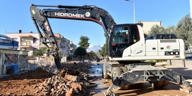 Asfalt ve kaldırım çalışmaları başladı