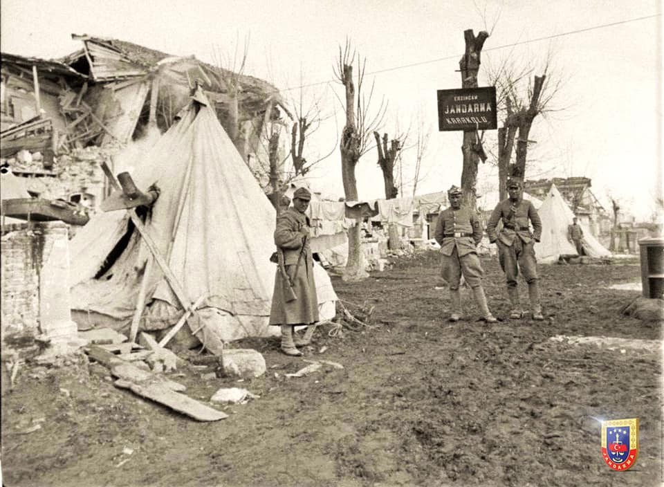 1939 Erzincan Depremi sonrası kurulan çadır karakolu 