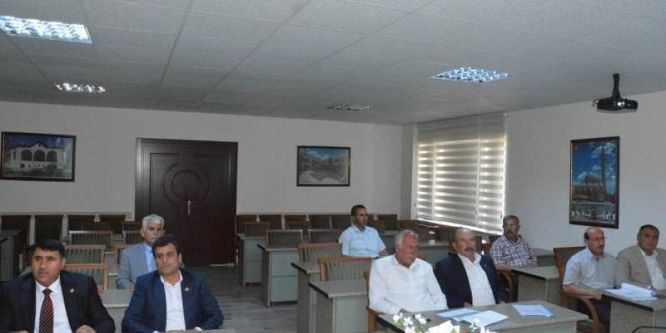 Köy yolları masaya yatırıldı