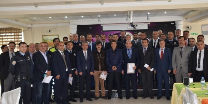 Başarılı polislere başarı belgesi verildi