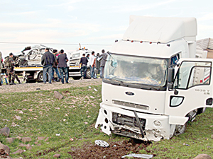 Şırnak’ta polis aracı tırla çarpıştı: 2 polis şehit