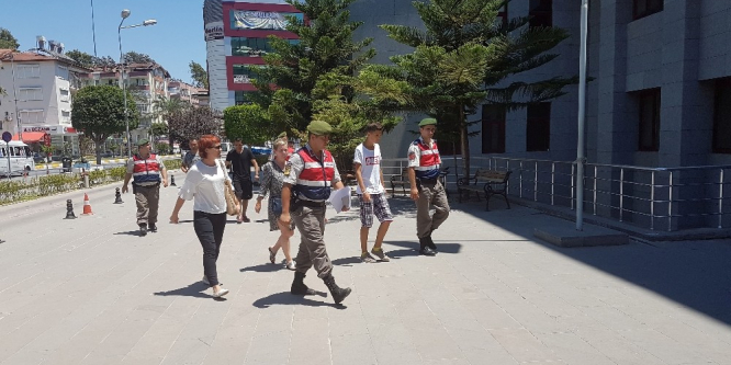 Telefon hırsızı turistler yakalandı