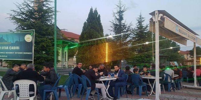 Aslanapa Belediyesi'nden halka iftar