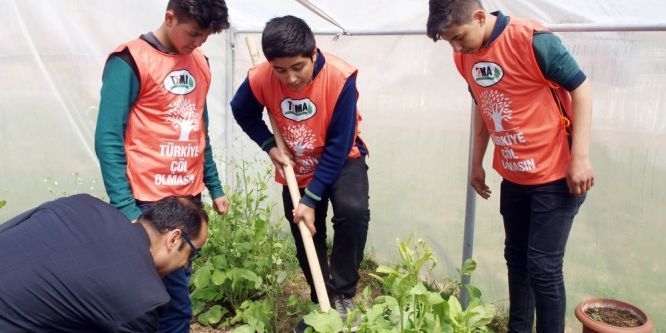 TEMA öğrencilere doğa sevgisi aşılıyor