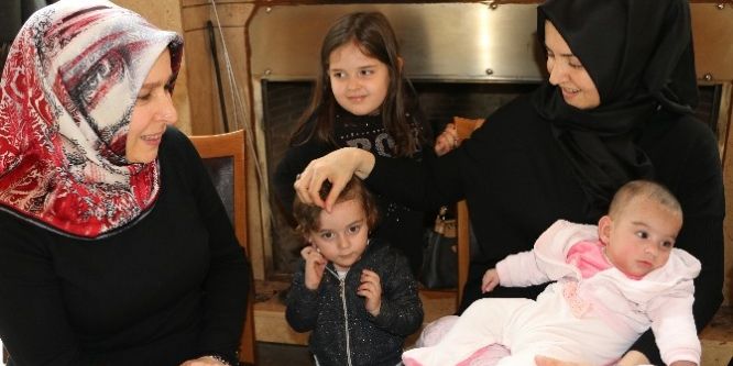 Vali'nin eşi şehit yakınları ile bir araya geldi