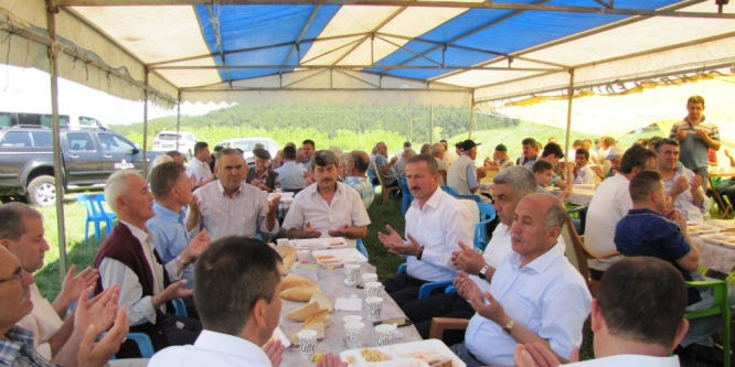 Hayır yemeğine 500 kişi katıldı