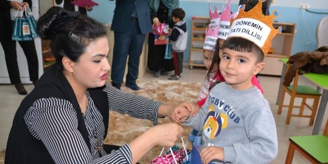 Öğrencilere bere ve atkı dağıtıldı