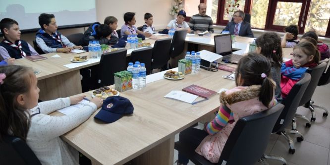 Minik izcilerden Kent Konseyi’ne ziyaret