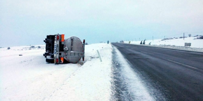 Yağ tankeri devrildi