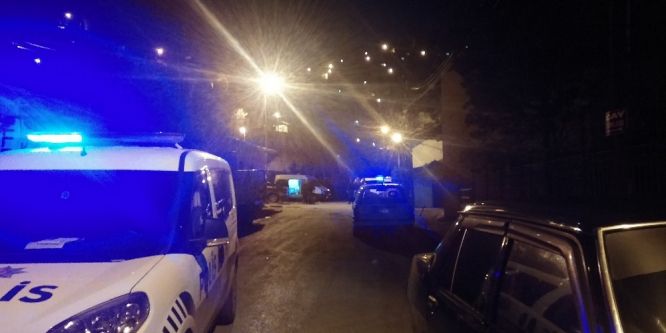 Uyuşturucu tacirlerinden polise silahlı saldırı