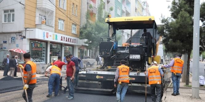 Diyarbakır’da caddeler asfaltlanıyor