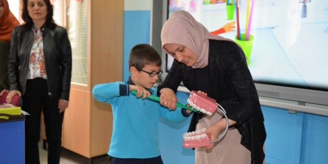 Öğrencilere ağız ve diş sağlığı seti