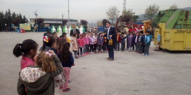 Öğrencilerden Atık Getirme Merkezi'ne ziyaret
