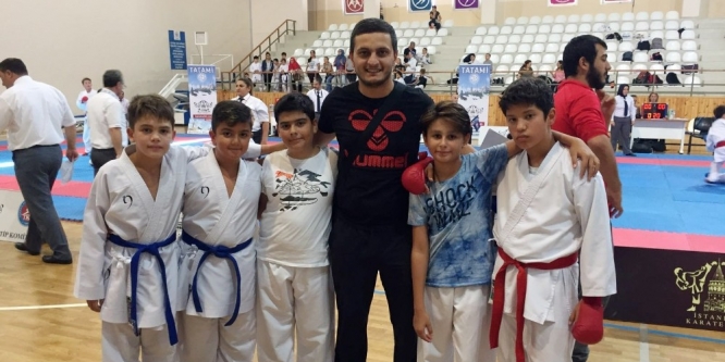 İhlas Koleji Karatede fırtına gibi esti