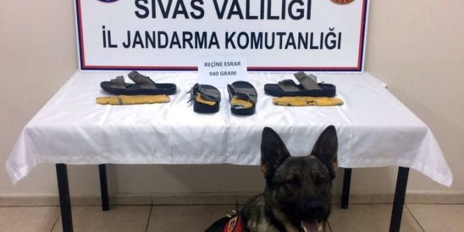 Kadın terliğinde esrar ele geçirildi