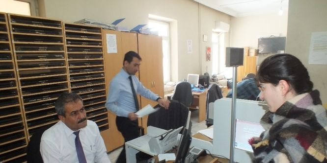 Yeni kimlik kartları için hafta sonu mesaisi