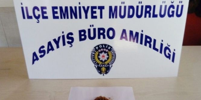 Öğrencilere uyuşturucu satan 2 kişi yakalandı