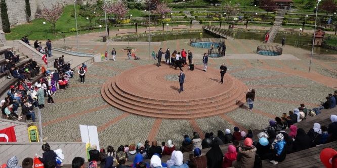 Yabancı uyruklu çocuklar 23 Nisan’ı kutladı