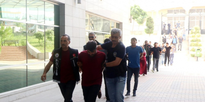 Şafak operasyonunda gözaltına alınan 16 kişi adliyeye sevk edildi