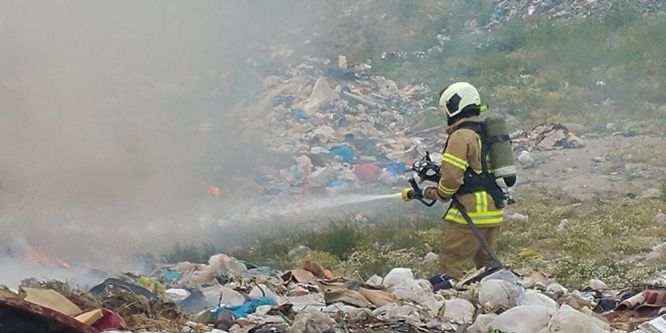 Avşa’da çöplük yangını