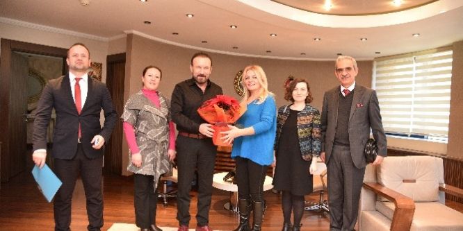 Eğitimcileri makamında ağırladı