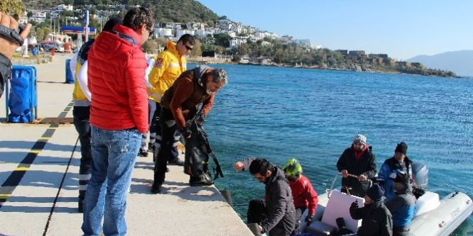 Tekneleri batarken sosyal medyadan canlı yayın yaptılar
