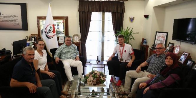Olimpiyat Şampiyonu Yasin’den Kesimoğlu’na Ziyaret