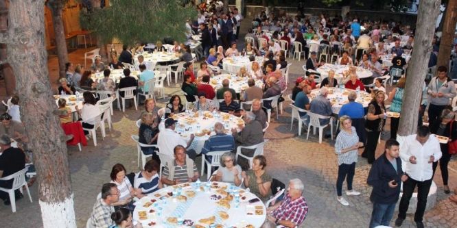 Ayvalık Belediyesi’nden Küçükköy’de iftar