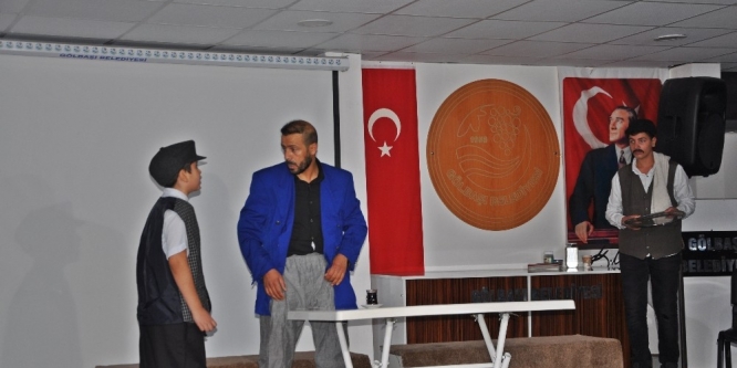Gölbaşı’nda ‘Bir Demet Tiyatro’ oyunu sergilendi