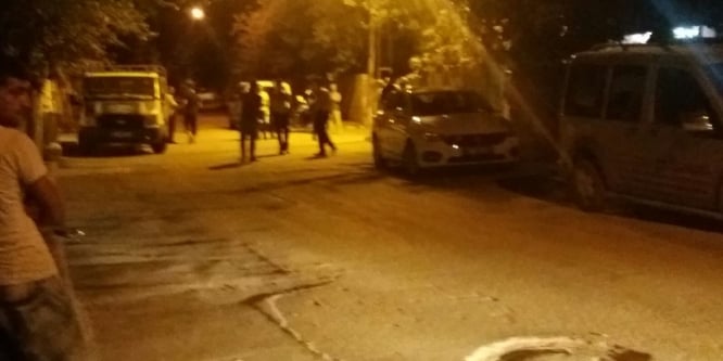 Park halindeki araç kurşunlandı: 1 yaralı