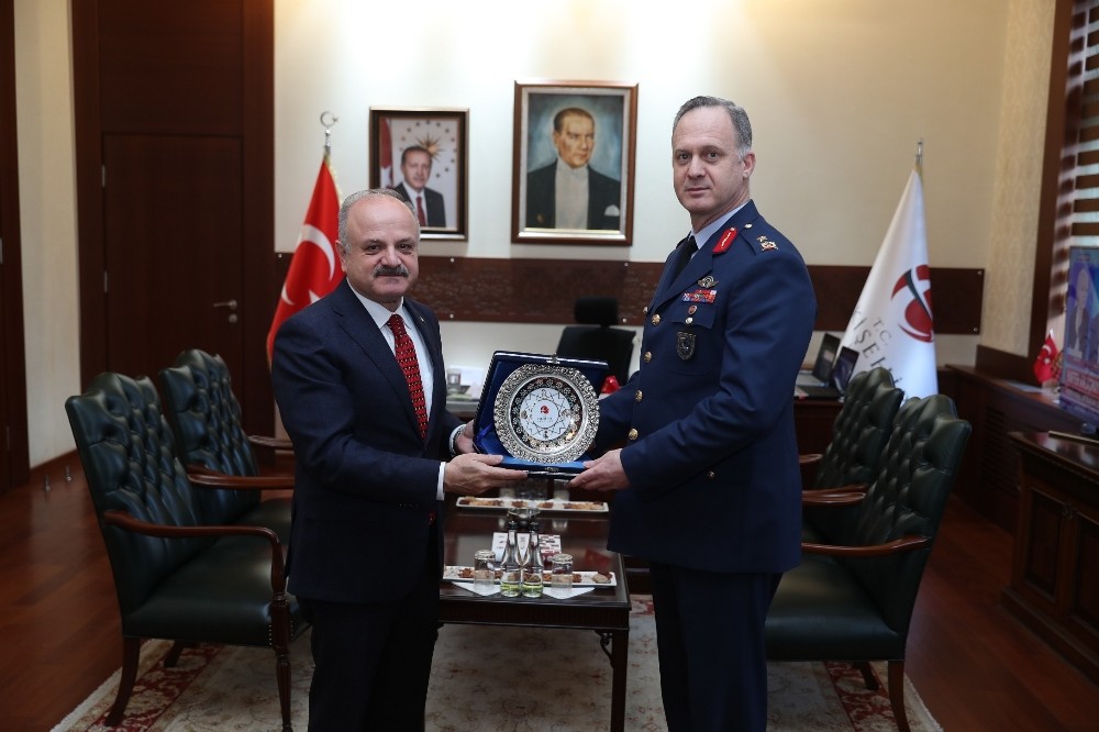 1’inci Ana Jet Üs Komutanı Ergün, Vali Çakacak’ı ziyaret etti 