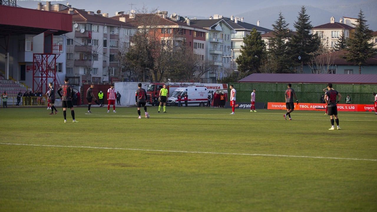 1.Lig maçında protesto! Hakem oyunu başlattı, futbolcular oynamadı