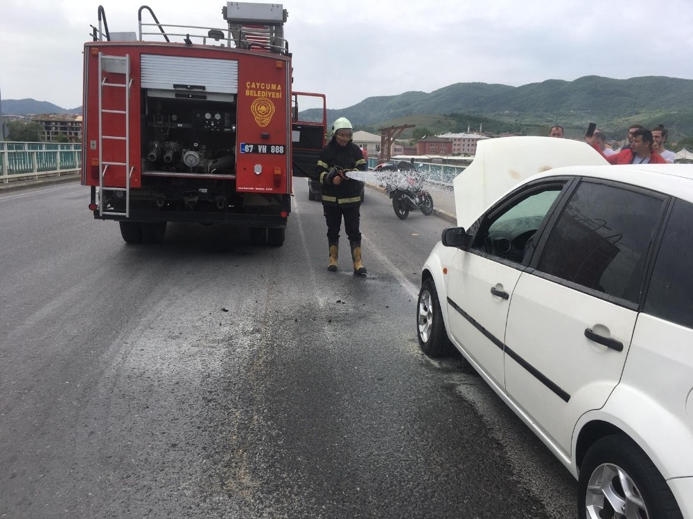 2 araçtan dumanlar çıktı, sürücüler korku dolu anlar yaşadı 
