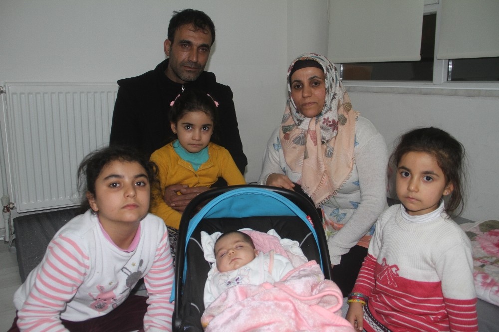2 aylık depremzede bebek ailesiyle anaokuluna yerleşti 