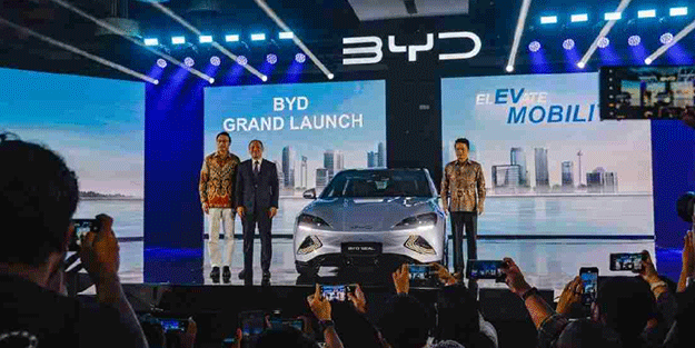 2 bin 100 km menzilli BYD'nin yeni otomobili fiyatıyla piyasayı da sarsacak!