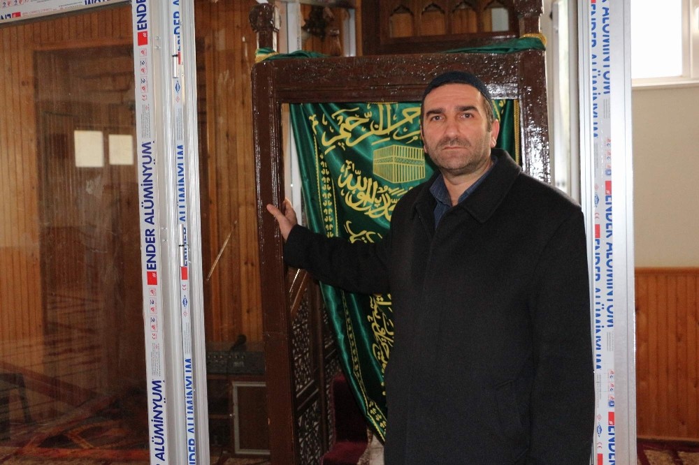 2 bin 200 parçanın birbirine geçirilmesi ile yapılan minber tarihe ışık tutuyor 